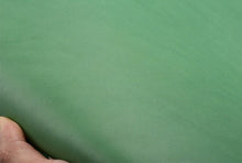 Cargar imagen en el visor de la galería, Cuero vacuno de 2.0mm de grosor color verde