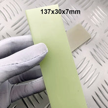 Cargar imagen en el visor de la galería, Espaciadores en resina luminiscente