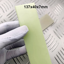 Cargar imagen en el visor de la galería, Espaciadores en resina luminiscente