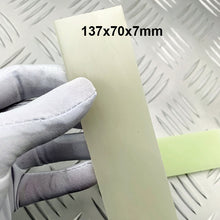 Cargar imagen en el visor de la galería, Espaciadores en resina luminiscente