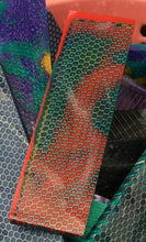 Cargar imagen en el visor de la galería, Pletinas para cachas en resina y aluminio tipo panal