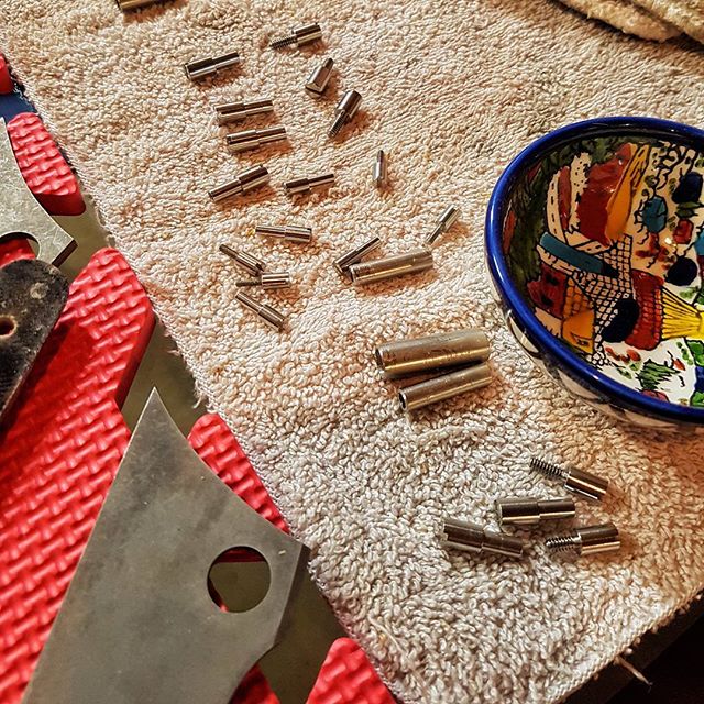 Pin fijador roscado – Bulat blades